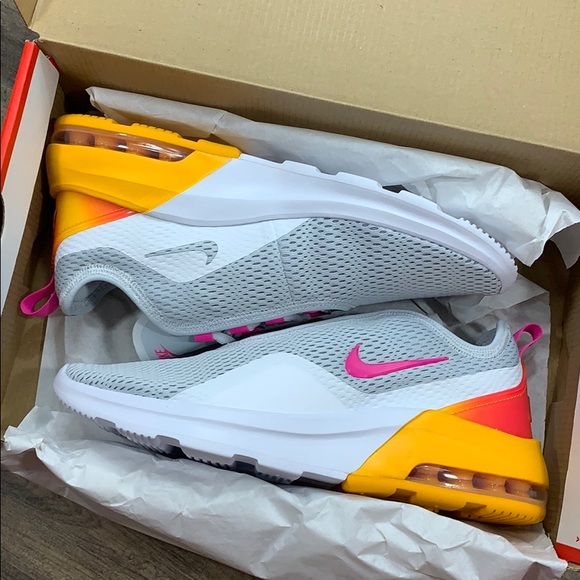 NIKE WMNS AIR MAX MOTION 2 pure platinum/laser - Picture 4 of 16